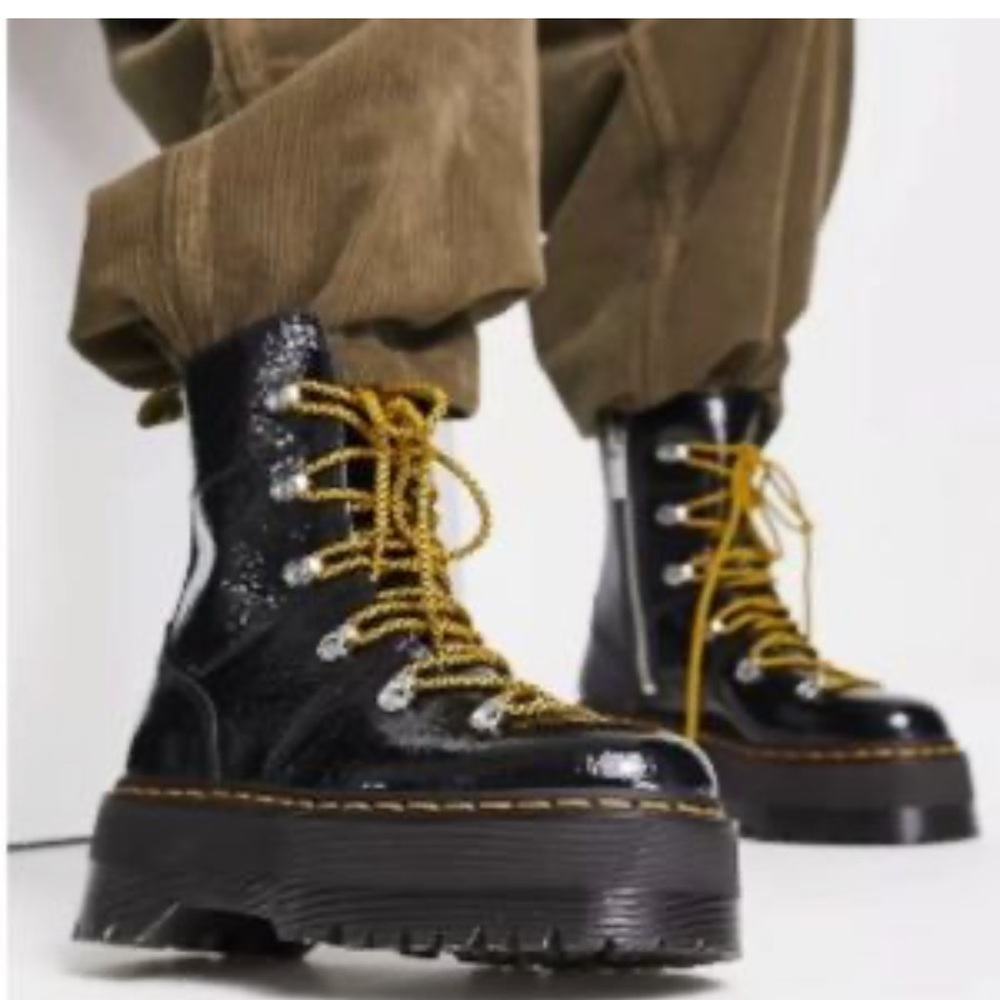 Dr Martens Ghilana Max platform boots NEW - Picture 2 of 11